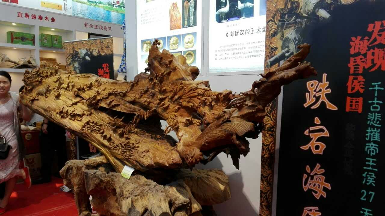 我院教师设计的根雕作品荣获深圳文博会银奖